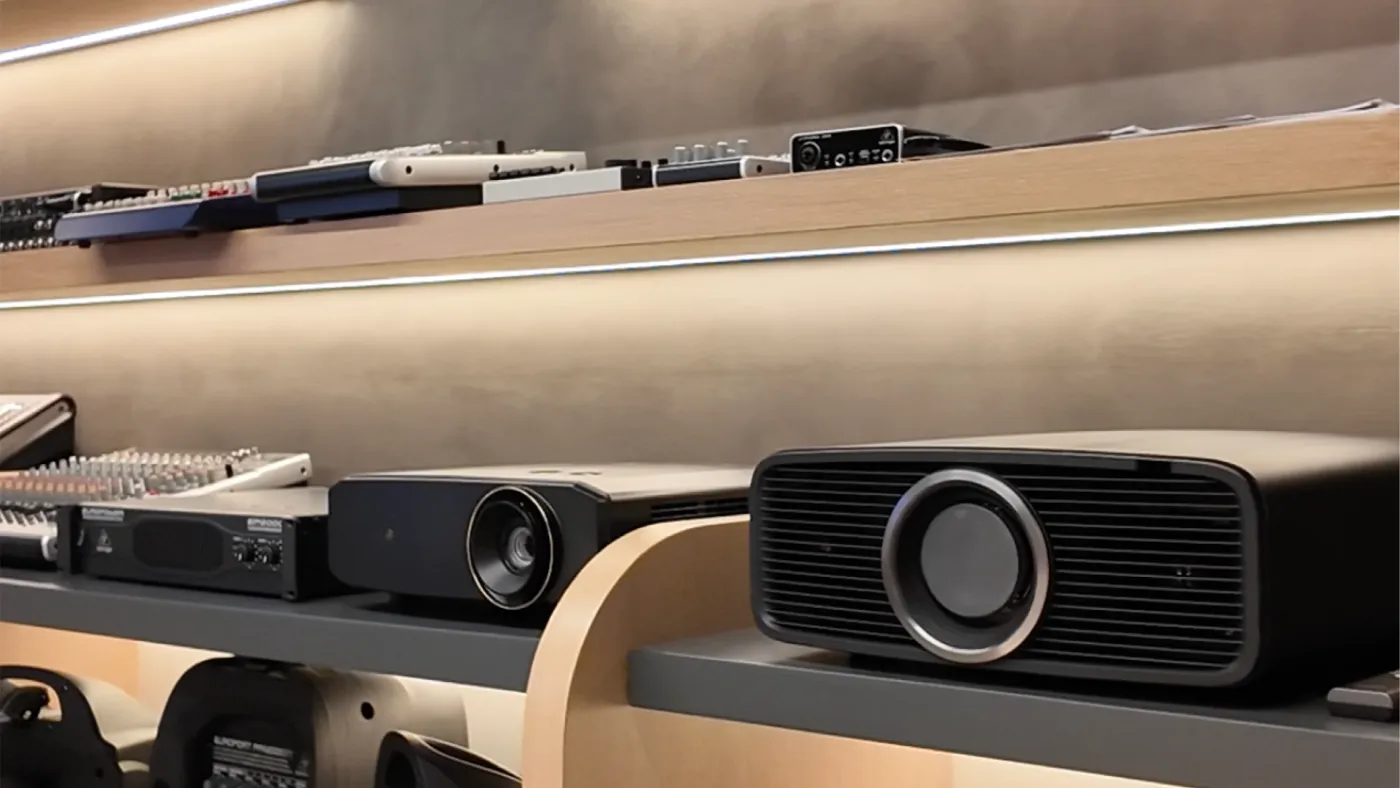 Projection & Screens